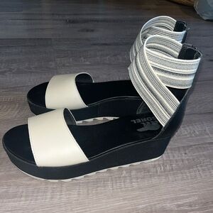 Sorel Women's Cameron Flatform Ankle Strap Sandals